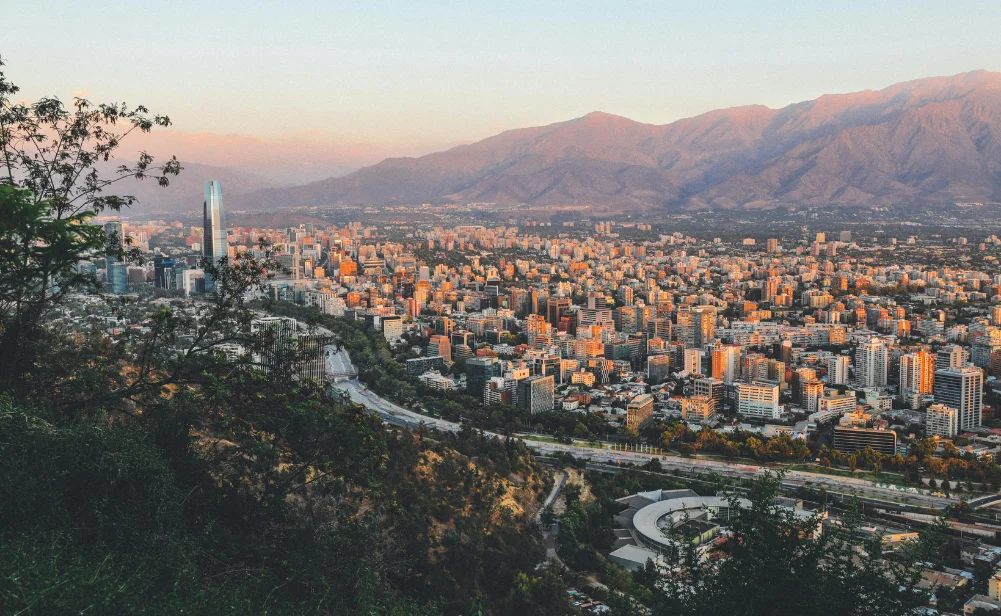 Descripción grafica de Santiago desde una vista panorámica
